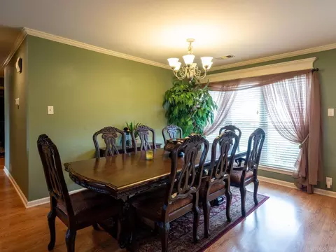 Dining - 4011 Evergreen Dr, Benton, AR 72015 photo 1 of 3