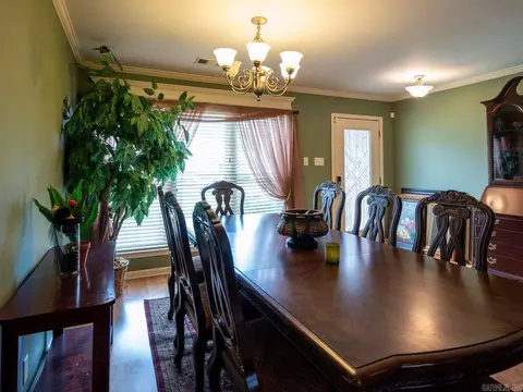 Dining - 4011 Evergreen Dr, Benton, AR 72015 photo 2 of 3