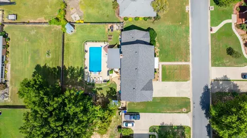 1805 Royal, Conway, AR 72034 photo 2