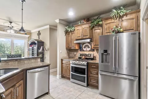Kitchen - 607 Greystone Blvd, Cabot, AR 72023 photo 2 of 2