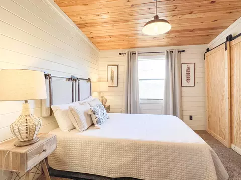 Bedroom - 912 Double Bridge Loop, Mountain View, AR 72560 photo 3 of 6