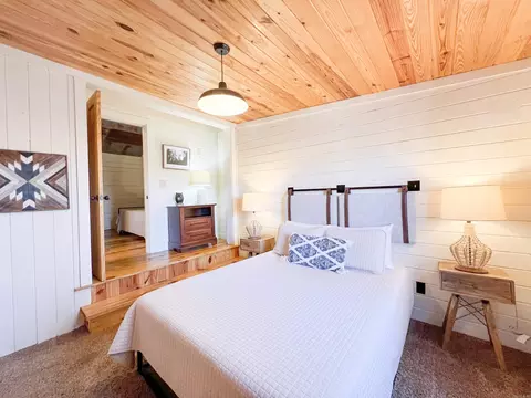 Bedroom - 912 Double Bridge Loop, Mountain View, AR 72560 photo 2 of 6