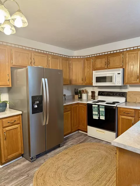 Kitchen - 100 Iris Dr, Drasco, AR 72530 photo 3 of 4