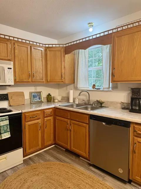 Kitchen - 100 Iris Dr, Drasco, AR 72530 photo 2 of 4