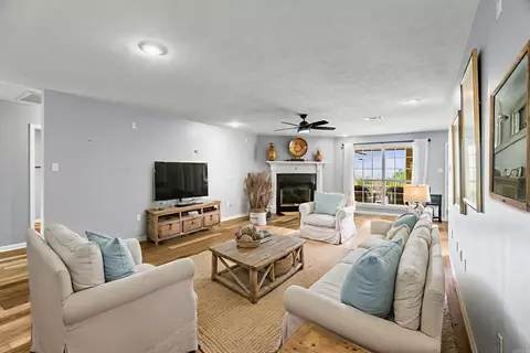 Living - 40 Pine Mountain Dr, Conway, AR 72034 photo 4 of 6