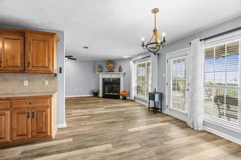 Living - 40 Pine Mountain Dr, Conway, AR 72034 photo 6 of 6