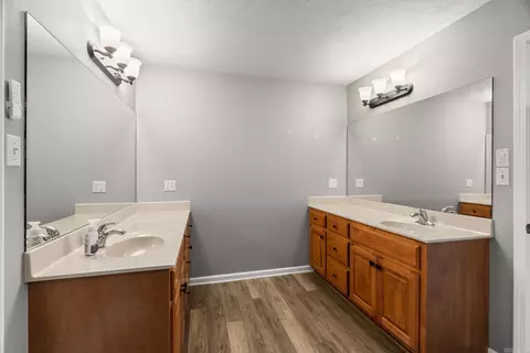 Bath - 40 Pine Mountain Dr, Conway, AR 72034 photo 2 of 6