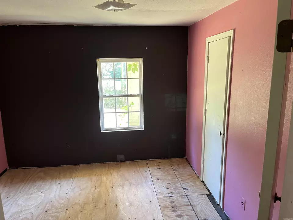 Bedroom - 354 W Highway 70 B, De Queen, AR 71832 photo 2 of 3