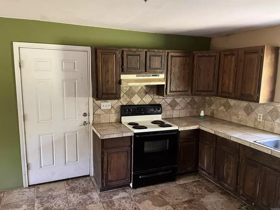 Kitchen - 354 W Highway 70 B, De Queen, AR 71832 photo 2 of 2