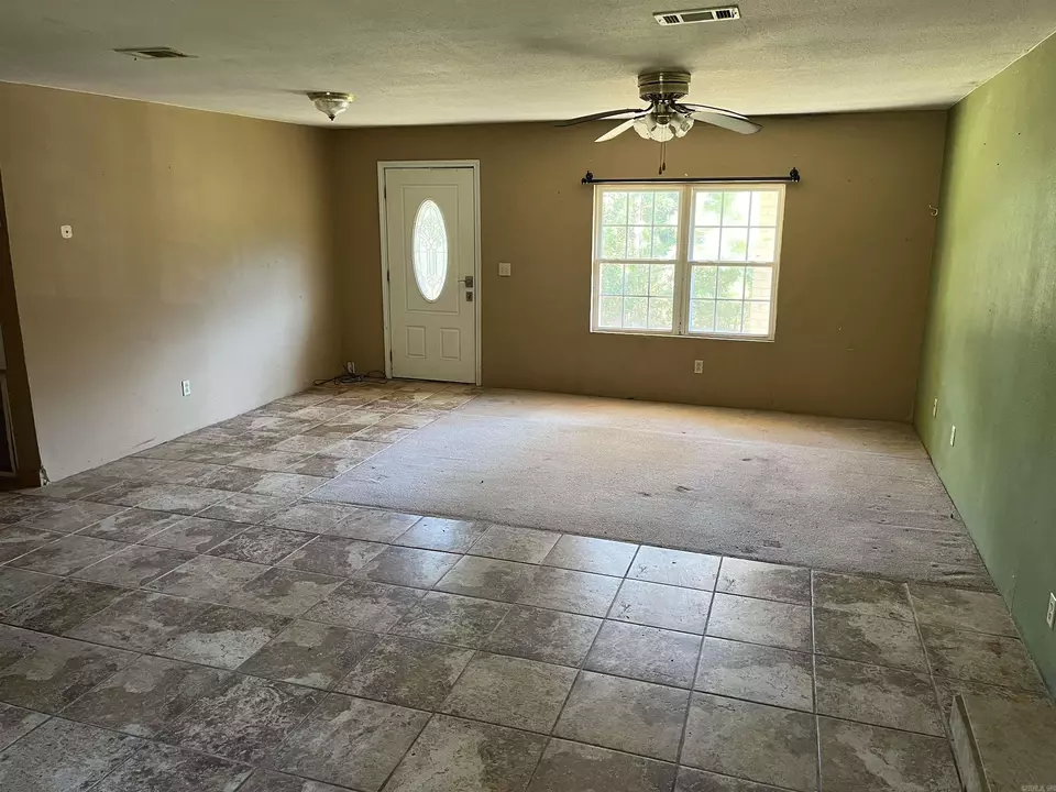 Living - 354 W Highway 70 B, De Queen, AR 71832 photo 1 of 2
