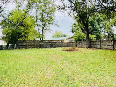 Exterior - 1409 E Moore, Searcy, AR 72143 photo 4 of 6
