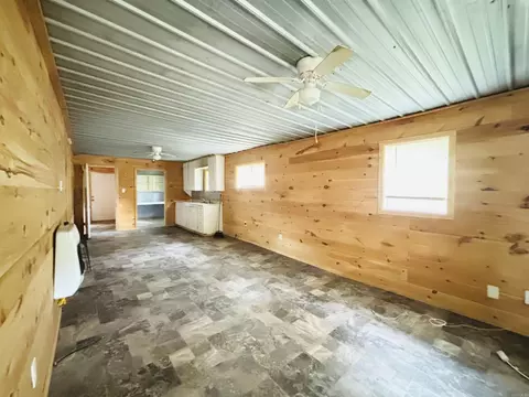 Living - 1409 E Moore, Searcy, AR 72143 photo 2 of 2