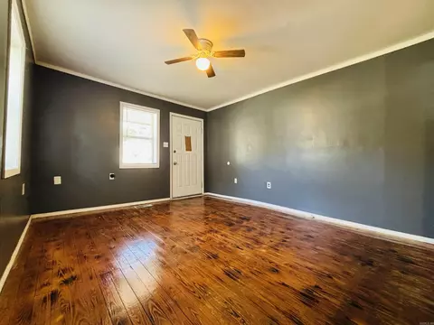 Living - 1411 E Moore, Searcy, AR 72143 photo 3 of 4