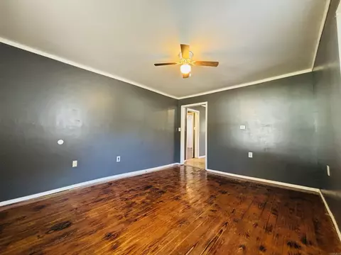 Living - 1411 E Moore, Searcy, AR 72143 photo 2 of 4
