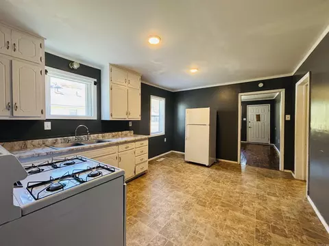 Kitchen - 1411 E Moore, Searcy, AR 72143 photo 3 of 5