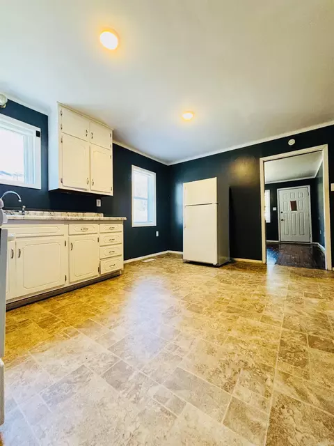 Kitchen - 1411 E Moore, Searcy, AR 72143 photo 4 of 5