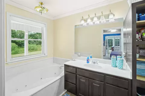 Bath - 501 Akel Rd, Cabot, AR 72023 photo 1 of 3