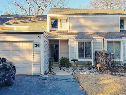 24 Fairway Woods Cir, Maumelle, AR 72113