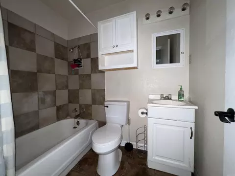 Bath - 338 Paula Ave, Trumann, AR 72472 photo 1 of 1