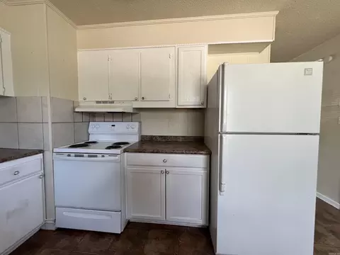 Kitchen - 338 Paula Ave, Trumann, AR 72472 photo 2 of 2
