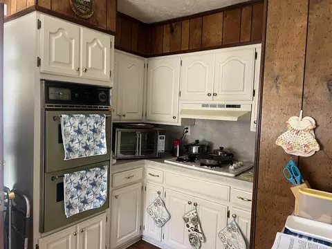 Kitchen - 5501 W Mosley, Pine Bluff, AR 71602 photo 2 of 2