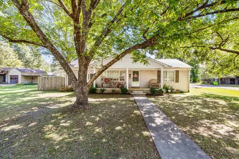 221 Adams St, Lonoke, AR 72086