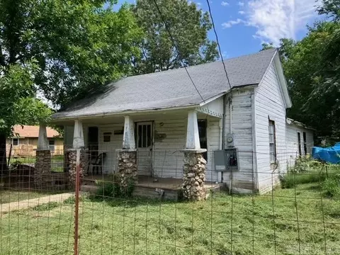 Exterior - 1000 Third St, Mena, AR 71953 photo 1 of 11