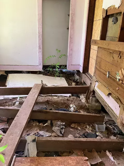 Entry Way - 1000 Third St, Mena, AR 71953 photo 1 of 2
