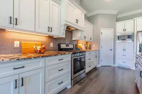 Kitchen - 6216 Lewiston Dr, Alexander, AR 72002 photo 5 of 7