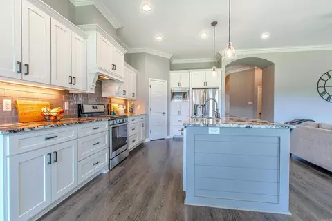 Kitchen - 6216 Lewiston Dr, Alexander, AR 72002 photo 4 of 7