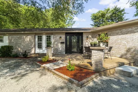 9320 Cloverhill Rd, Little Rock, AR 72205