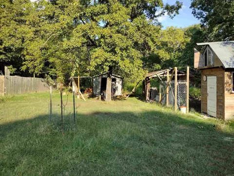Exterior - 218 Cochran Rd, Mountain View, AR 72560 photo 6 of 7