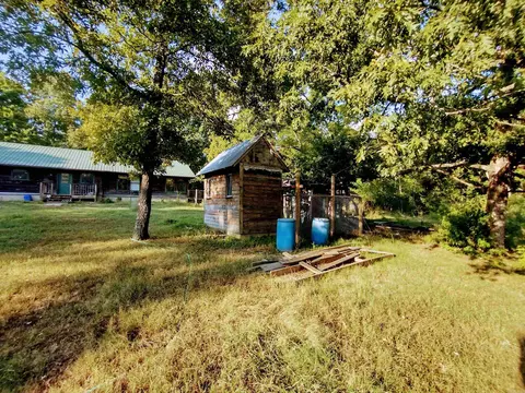 Exterior - 218 Cochran Rd, Mountain View, AR 72560 photo 5 of 7
