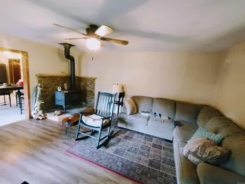Living - 218 Cochran Rd, Mountain View, AR 72560 photo 2 of 3