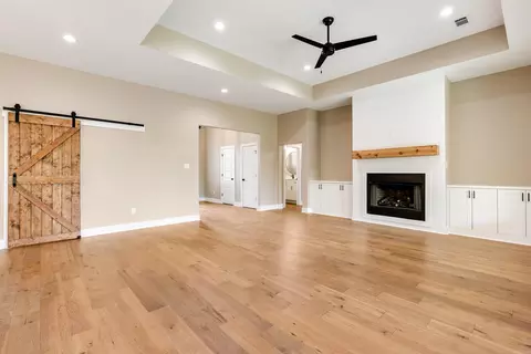 Living - 114 Harmony Village Dr, Haskell, AR 72015 photo 3 of 5