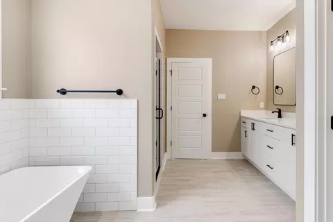 Bath - 114 Harmony Village Dr, Haskell, AR 72015 photo 3 of 8