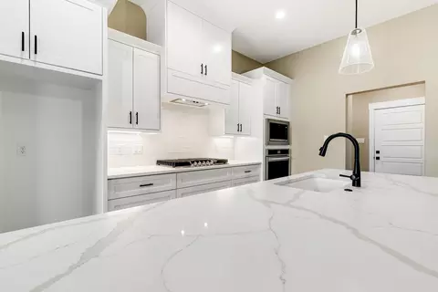 Kitchen - 114 Harmony Village Dr, Haskell, AR 72015 photo 2 of 7