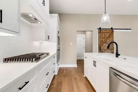Kitchen - 114 Harmony Village Dr, Haskell, AR 72015 photo 5 of 7
