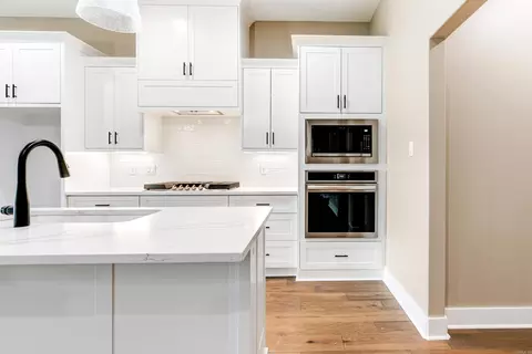 Kitchen - 114 Harmony Village Dr, Haskell, AR 72015 photo 4 of 7