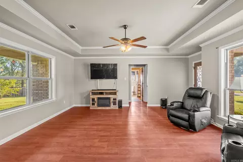 Living - 150 Fuscata Loop, Lonoke, AR 72086 photo 2 of 3