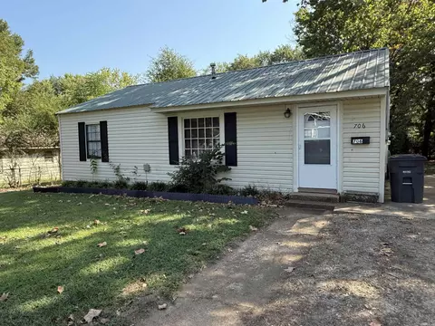 706 Birch St, Searcy, AR 72143
