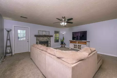 Living - 12 Carwin, Benton, AR 72015 photo 1 of 4