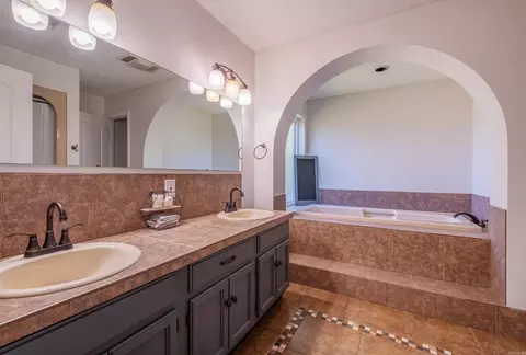 Bath - 12 Carwin, Benton, AR 72015 photo 1 of 4