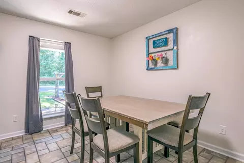 Dining - 12 Carwin, Benton, AR 72015 photo 1 of 2