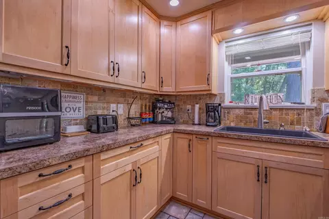 Kitchen - 12 Carwin, Benton, AR 72015 photo 3 of 3