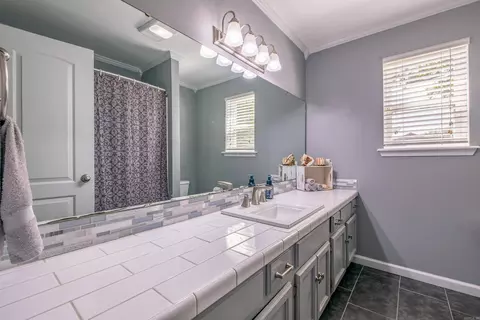 Bath - 12 Carwin, Benton, AR 72015 photo 4 of 4