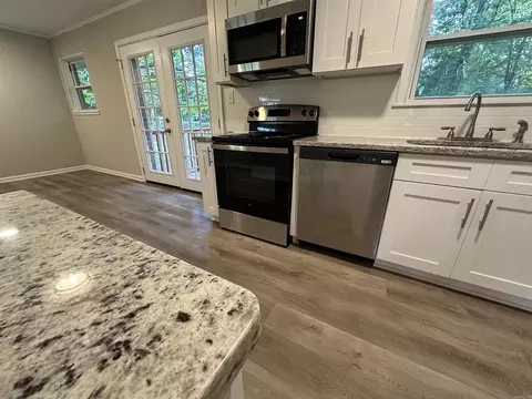 Kitchen - 1805 Pine Bluff St, Malvern, AR 72104 photo 2 of 8