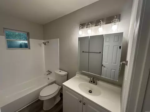 Bath - 1805 Pine Bluff St, Malvern, AR 72104 photo 4 of 7
