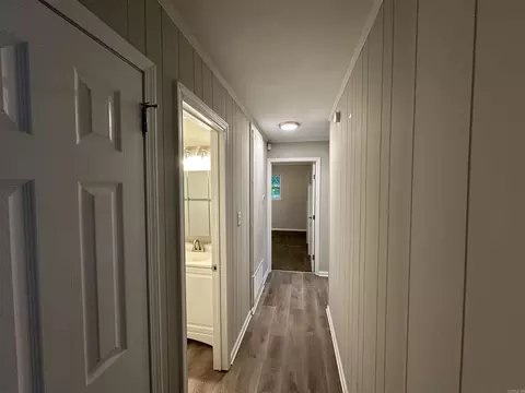 Entry Way - 1805 Pine Bluff St, Malvern, AR 72104 photo 3 of 3