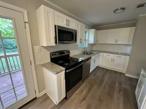 Kitchen - 1805 Pine Bluff St, Malvern, AR 72104 photo 4 of 8